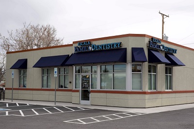 Image of the Escala Family Dentistry building. 